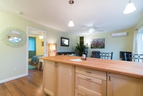 Light and bright family-friendly cottage