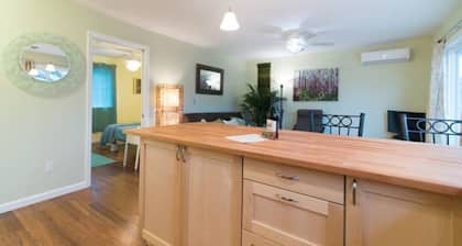 Light and bright family-friendly cottage