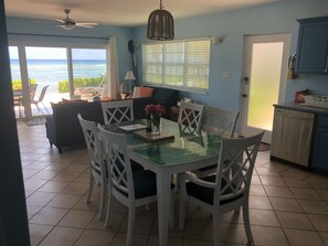 Dining - BEAUTIFUL 3 BEDROOM VILLA LOCATED DIRECTLY ON THE BEACH, EXCELLENT SNORKELING (Grand Cayman)