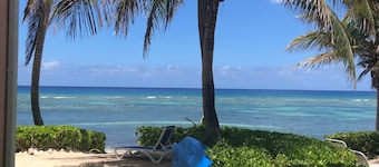 BEAUTIFUL 3 BEDROOM VILLA LOCATED DIRECTLY ON THE BEACH, EXCELLENT SNORKELING
