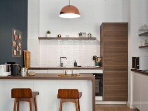 Réfrigérateur, micro-ondes, four, grille-pain