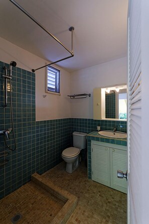 Dusche, Handtücher, Seife, Toilettenpapier