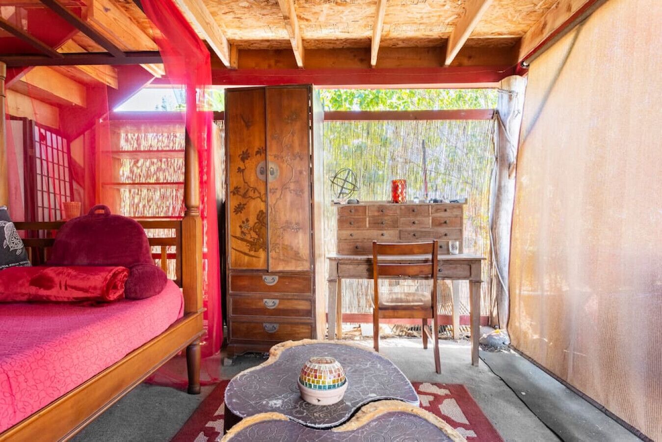 3 bedrooms, desk, iron/ironing board, travel crib