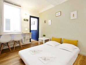 1 chambre, fer et planche à repasser, Wi-Fi, draps fournis