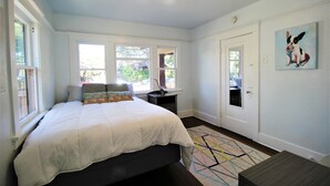 Room - Classic California Craftsman House - Private Yard (Long Beach)