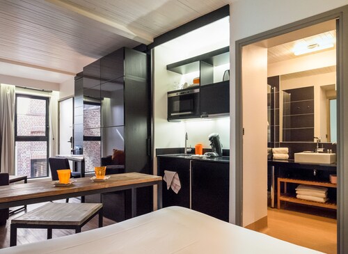 Vieille Bourse - Studio close to stations and old city - Welkeys