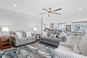 TV connectée, cheminée, lecteur de DVD