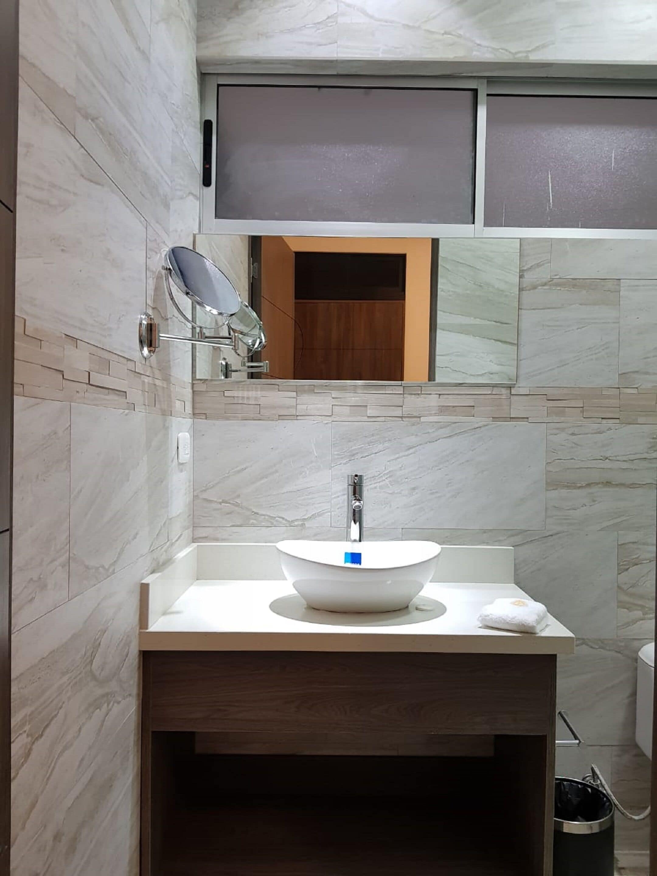 shower, rainfall showerhead, free toiletries, hair dryer