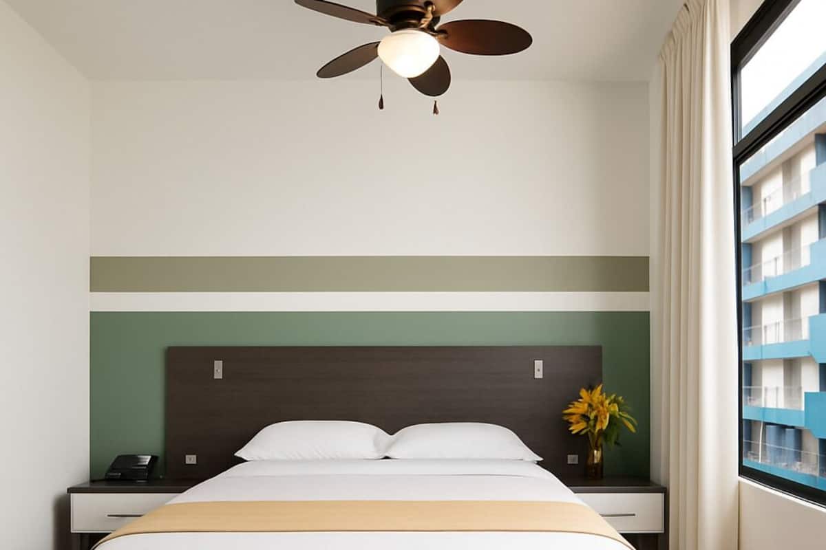 Deluxe Room | Minibar, in-room safe, individually decorated, individually furnished