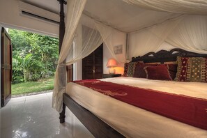 1 bedroom, in-room safe, desk, WiFi - King size bedroom with direct access to garden and private swimming pool. (Cole Bay)