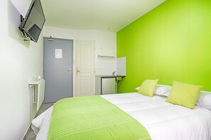 Escritorio, insonorización, wifi gratis y ropa de cama 