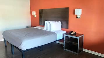 Desk, soundproofing, iron/ironing board, free WiFi