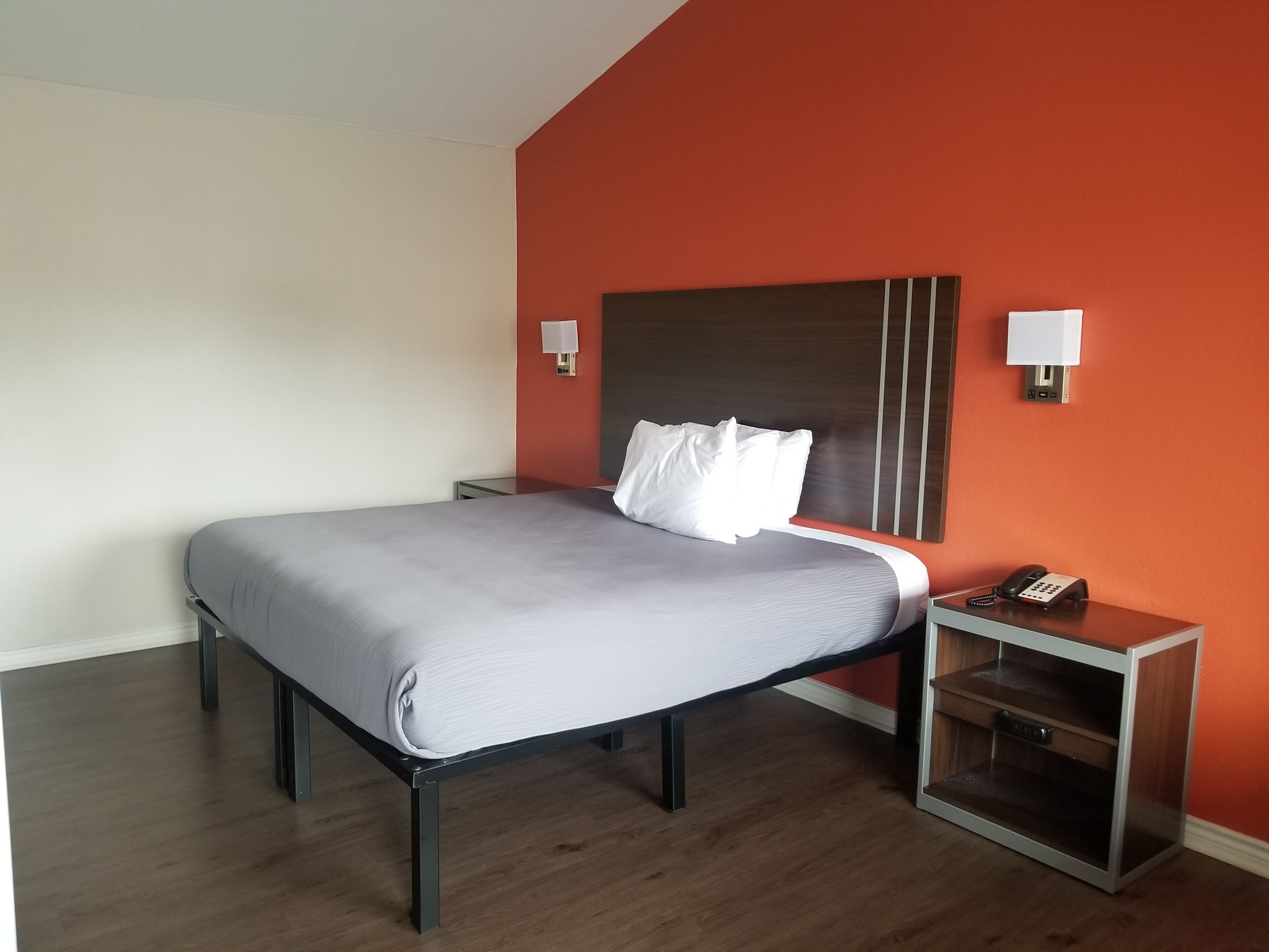 Desk, soundproofing, iron/ironing board, free WiFi