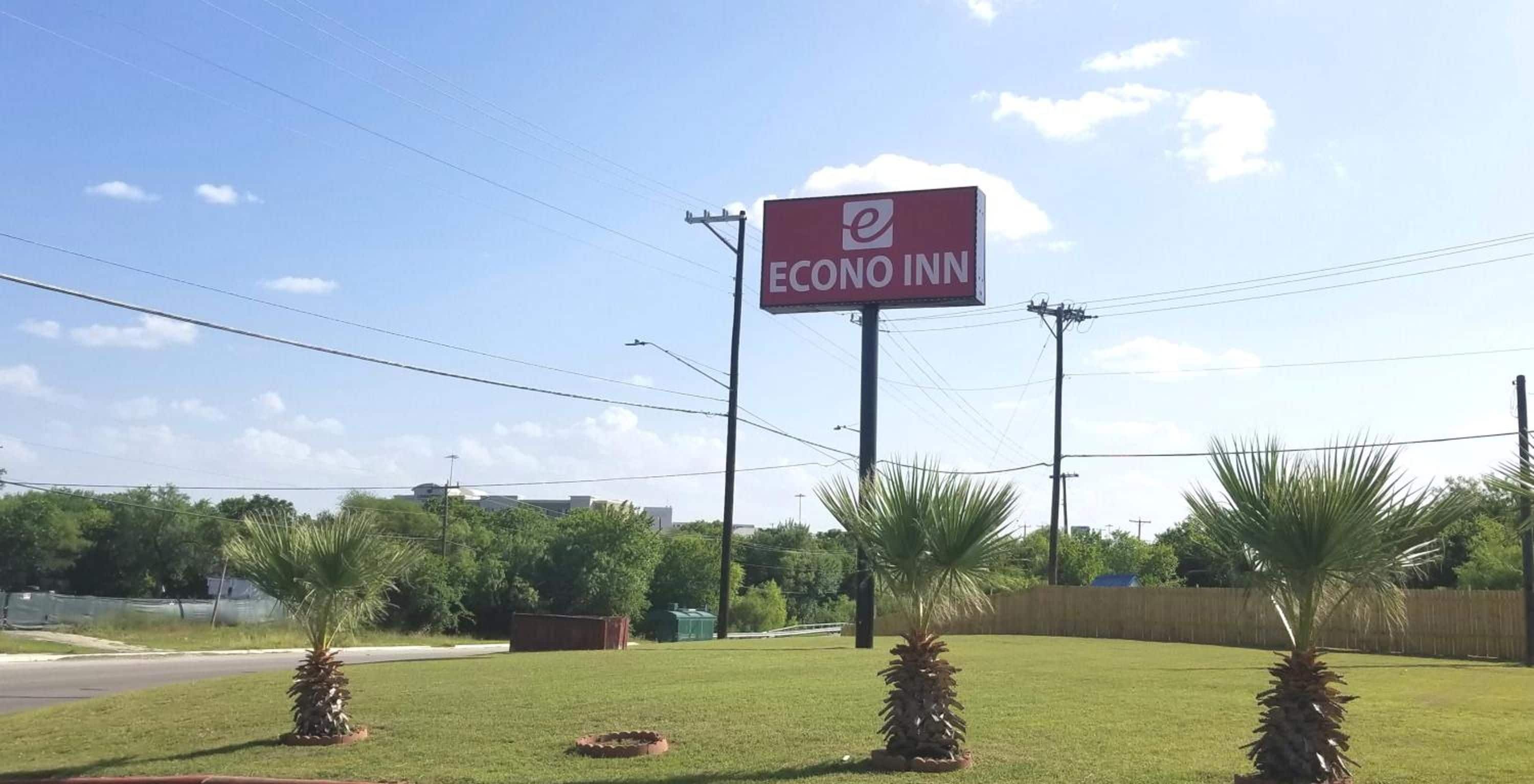 A sign for the Econo Inn.