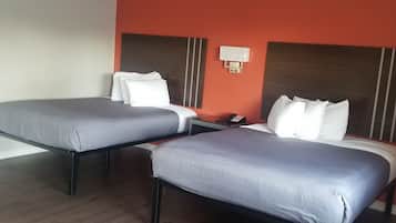 Habitación doble estándar | Escritorio, insonorización, tabla de planchar con plancha y wifi gratis