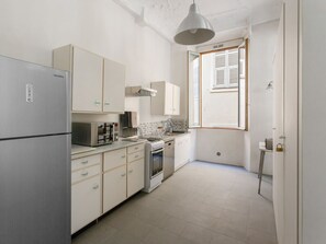 Réfrigérateur, micro-ondes, four, lave-vaisselle