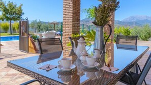 تناول الطعام بالخارج