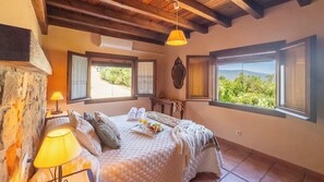 2 bedrooms, iron/ironing board, travel cot, WiFi