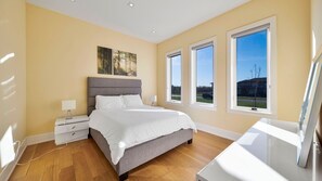 5 bedrooms, desk, iron/ironing board, free WiFi