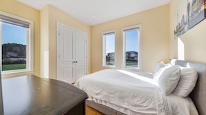 5 bedrooms, desk, iron/ironing board, free WiFi