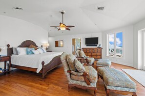 4 bedrooms, desk, iron/ironing board, travel crib