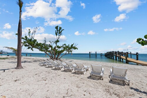 Sanderella- Ocean Front Vacation Home w/ Large Private Beach 
