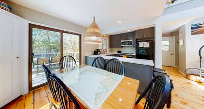 Family-friendly home in the trees w/ wraparound deck - near beaches