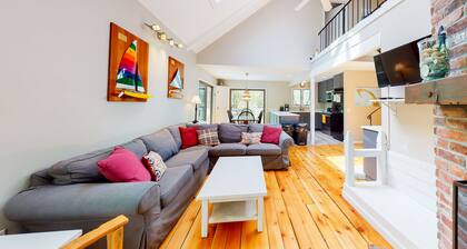 Family-friendly home in the trees w/ wraparound deck - near beaches