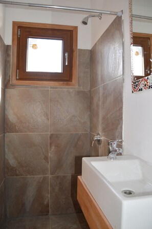 Dusche, Regendusche, Handtücher, Seife