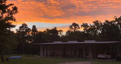 PERFECTLY CUTE COUNTRY BARDOMINIUM ON 11 ACRES
