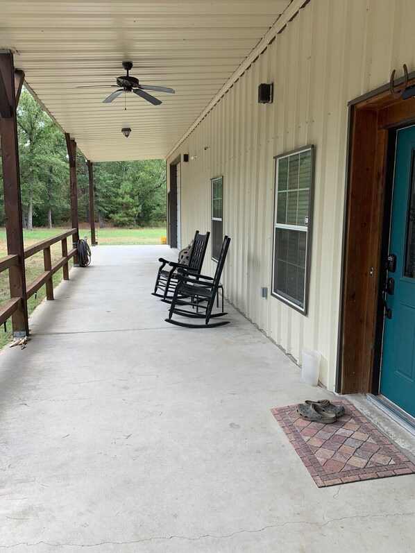 Terrace/patio - PERFECTLY CUTE COUNTRY BARDOMINIUM ON 11 ACRES (Bedias)