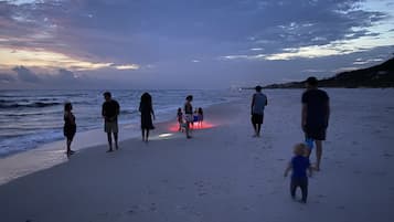 In Strandnähe, Liegestühle, Strandtücher