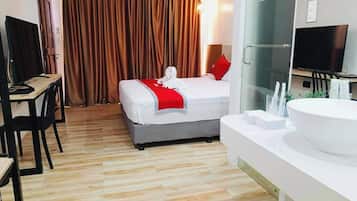 Estudio exclusivo, 1 cama King size | 2 habitaciones, ropa de cama hipoalergénica y escritorio