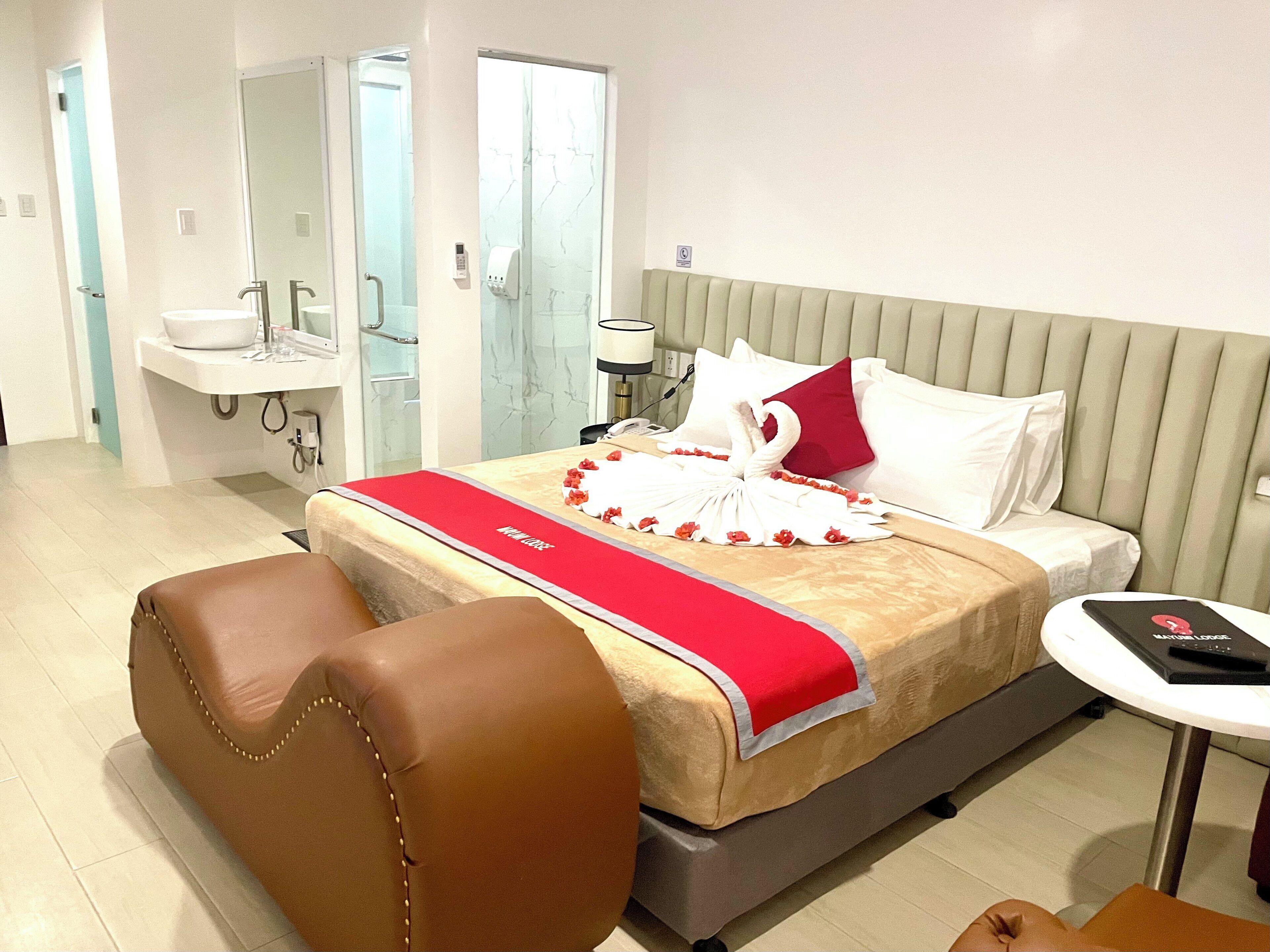 Hypo-allergenic bedding, desk, laptop workspace, free WiFi