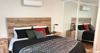 Apartment 1 Self-contained, King bed, double shower, mountain views, wood burner