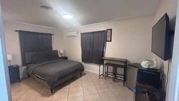 1 slaapkamer, een strijkplank/strijkijzer, gratis wifi, beddengoed