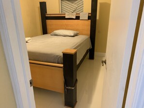 Room - ENTIRE HOUSE ALL YOURS!10 MINS FROM BEACH CLOSE TO EVERYTHING!!! (Fort Lauderdale)