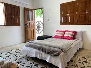 3 bedrooms, in-room safe, desk, iron/ironing board