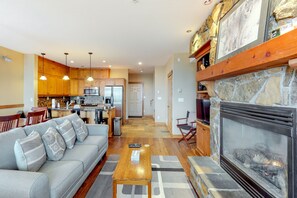 TV, fireplace - Ski-in/out village center condo with private hot tub & mountain views (Big White Mountain)