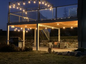 Terrace/patio - Licensed suite with hot tub near Summerhill Winery (Kelowna)