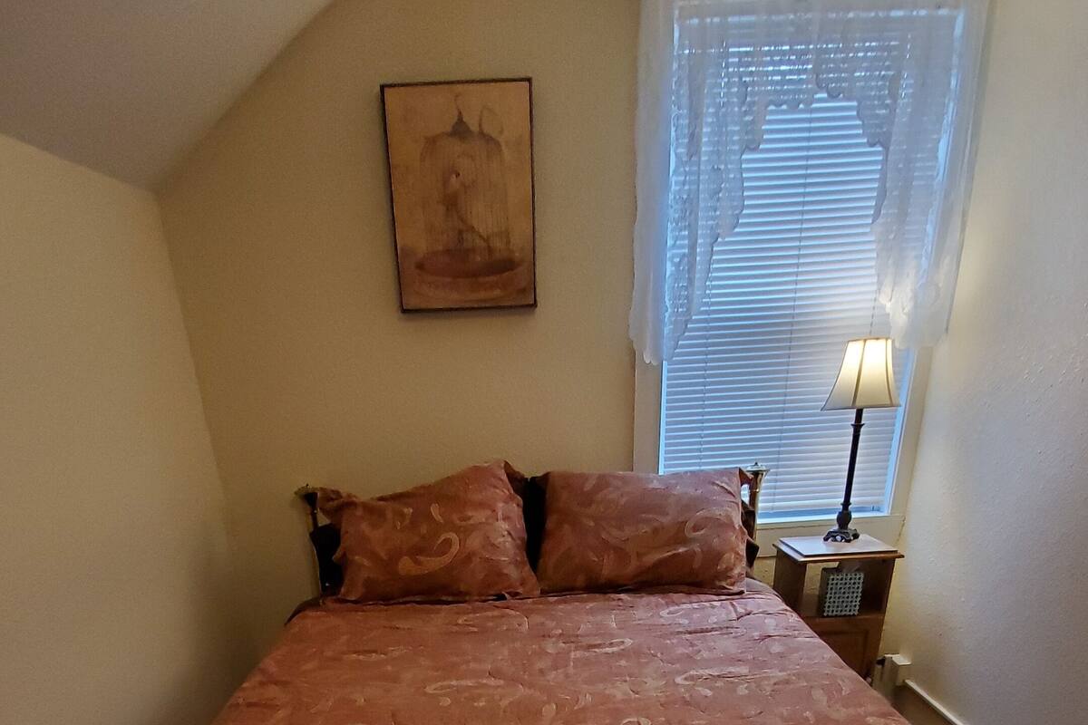 Decoración personalizada, muebles diferentes y wifi gratis