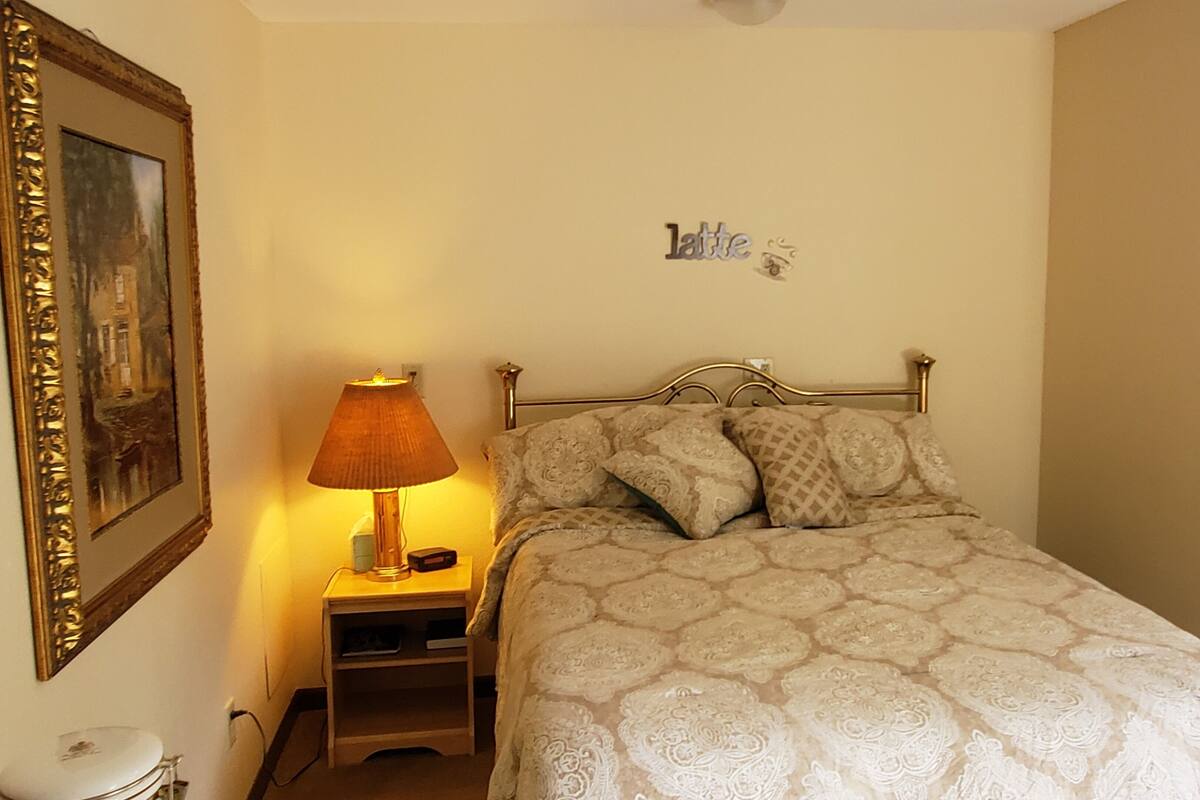 Habitación Deluxe, 1 cama Queen size | Decoración personalizada, muebles diferentes y wifi gratis