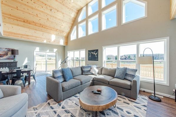 Smart-TV, Kamin, Stereoanlage