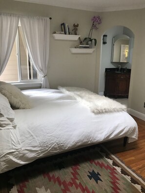 2 bedrooms, desk, iron/ironing board, free WiFi