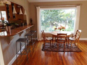 Dining - Harmony House - a serene place to relax and renew (Sebastopol)