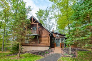 Exterior - Cozy Cabin in Pines w/ Soothing Hot Tub (Oakland)
