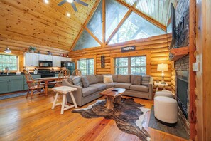 Smart TV, fireplace - Cozy Cabin in Pines w/ Soothing Hot Tub (Oakland)