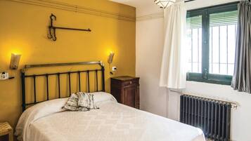 9 chambres, lit parapluie