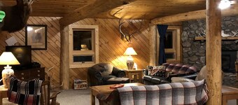 Peaceful Logan Mountain Cabin close to Yellowstone