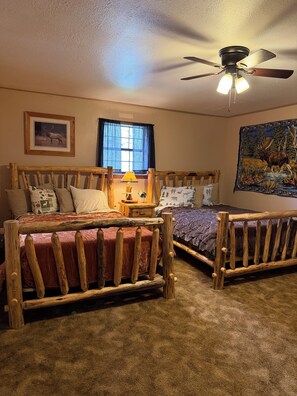 4 bedrooms, iron/ironing board, free WiFi, bed sheets - Peaceful Logan Mountain Cabin close to Yellowstone (Cody)